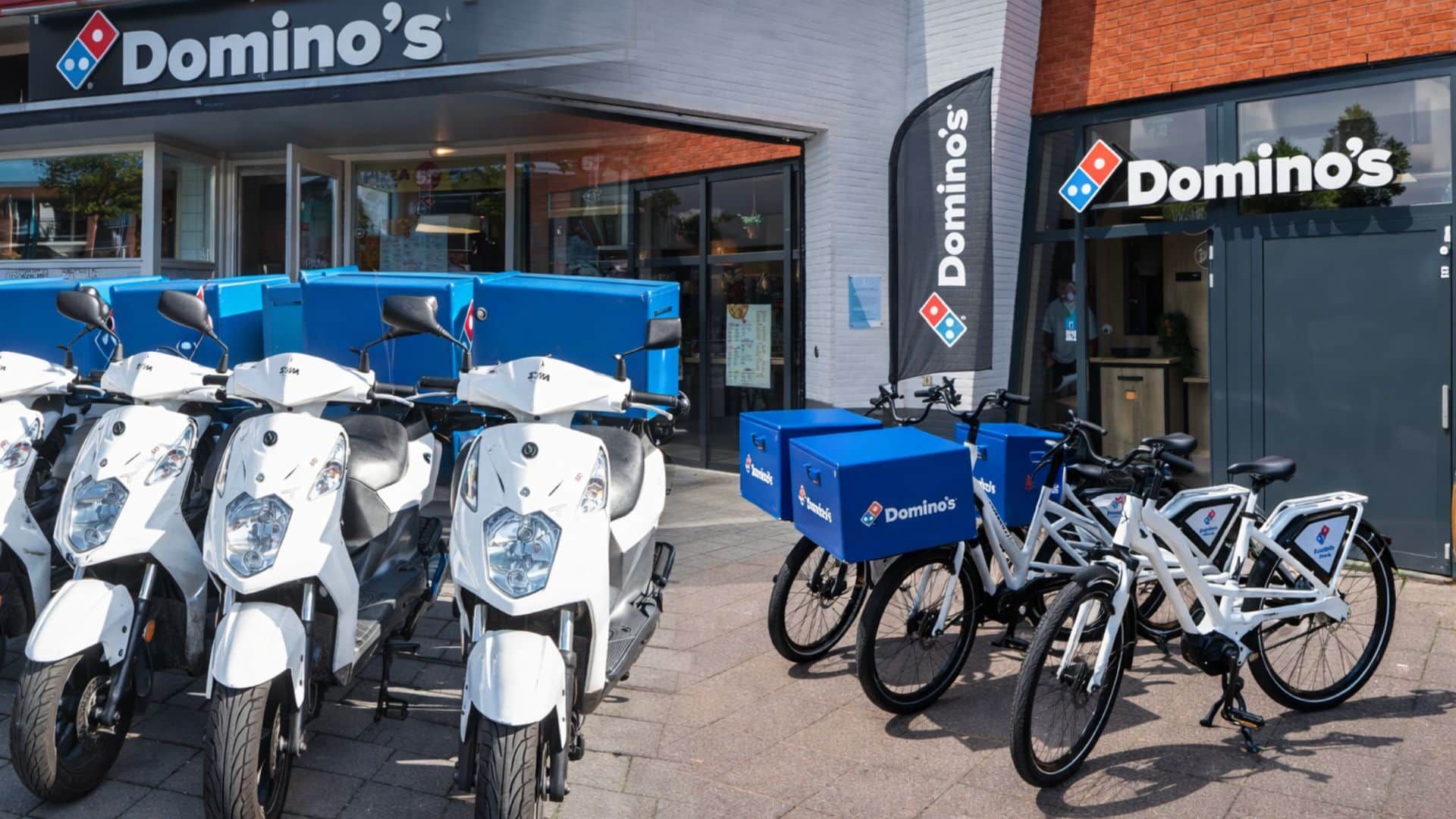 E-scooters en E-bikes van Domino's Assen