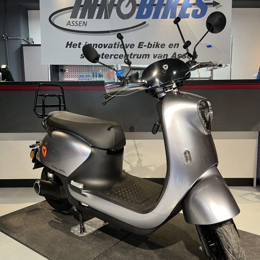 Yadea M6L Grijs Aktie Model NIEUW