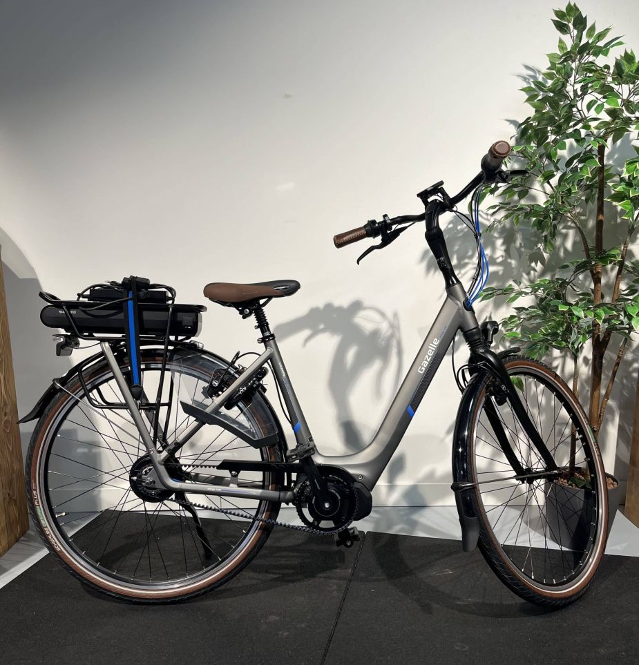 Gazelle Orange C330 HMS